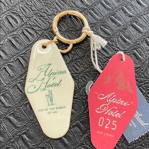 Alpine Hotel Keychain in Green -Cream & Gold Top of the World est 1962